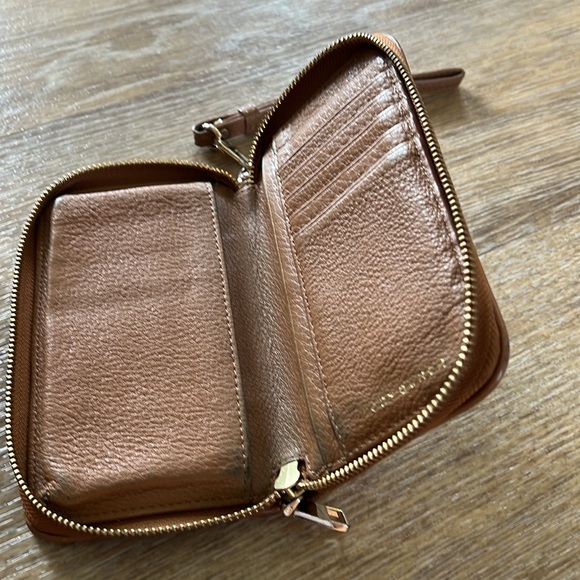 Tory Burch Britten Smartphone Leather Wallet in Bark - Picture 2 of 3